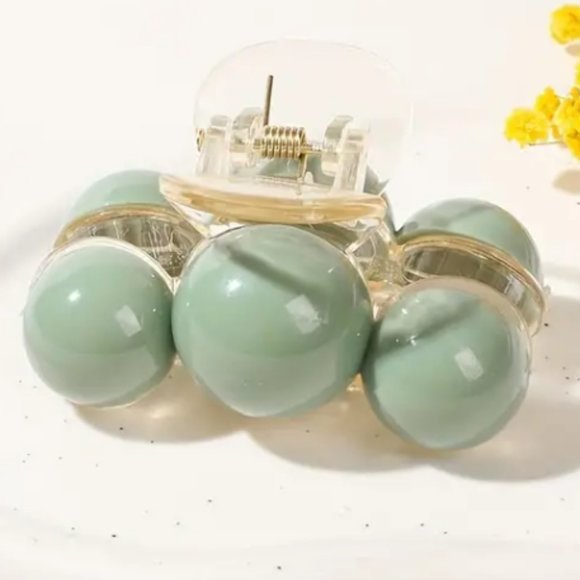 THREE- BEAD CLAW CLIP in Green - Picture 3 of 4